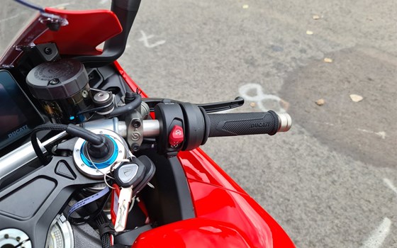 Gebrauchtmotorrad Ducati Panigale V4 S - Bild 11 Gebrauchtmotorrad Ducati Panigale V4 S - Bild 11