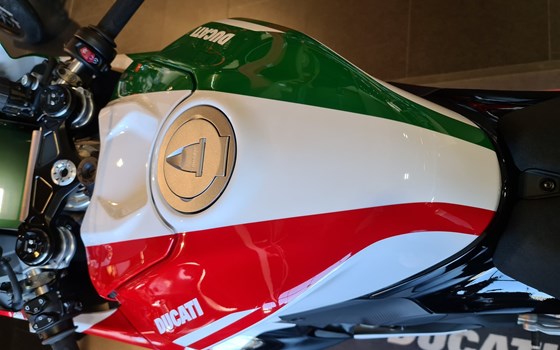Neufahrzeug Ducati Panigale V4 Tricolore - Bild 15 Neufahrzeug Ducati Panigale V4 Tricolore - Bild 15