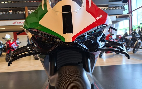 Neufahrzeug Ducati Panigale V4 Tricolore - Bild 17 Neufahrzeug Ducati Panigale V4 Tricolore - Bild 17