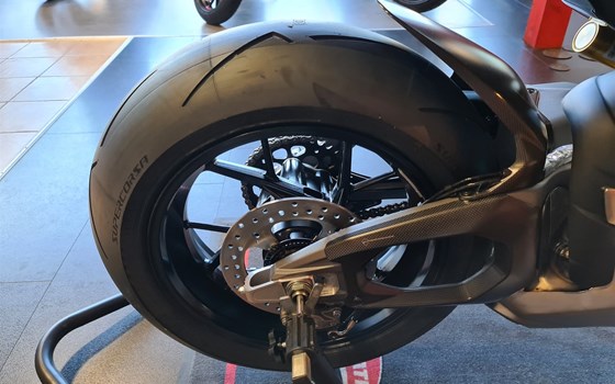 Neufahrzeug Ducati Panigale V4 Tricolore - Bild 5 Neufahrzeug Ducati Panigale V4 Tricolore - Bild 5