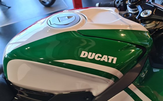 Neufahrzeug Ducati Panigale V4 Tricolore - Bild 6 Neufahrzeug Ducati Panigale V4 Tricolore - Bild 6
