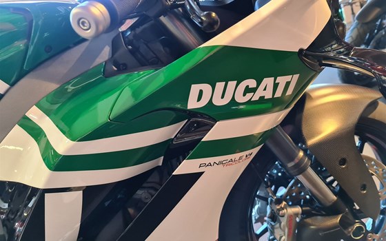 Neufahrzeug Ducati Panigale V4 Tricolore - Bild 7 Neufahrzeug Ducati Panigale V4 Tricolore - Bild 7