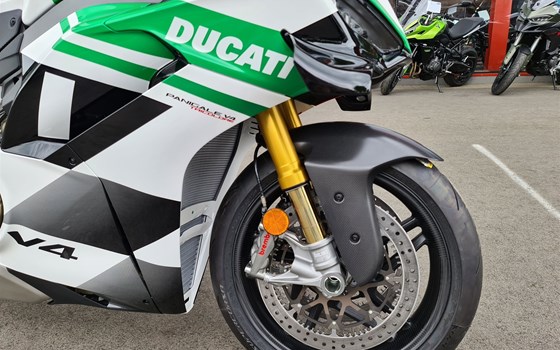 Neufahrzeug Ducati Panigale V4 Tricolore - Bild 10 Neufahrzeug Ducati Panigale V4 Tricolore - Bild 10