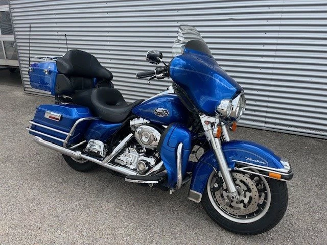 Harley-Davidson Electra Glide Ultra Classic FLHTCU (Pacific Blue Pearl) - Bild 4