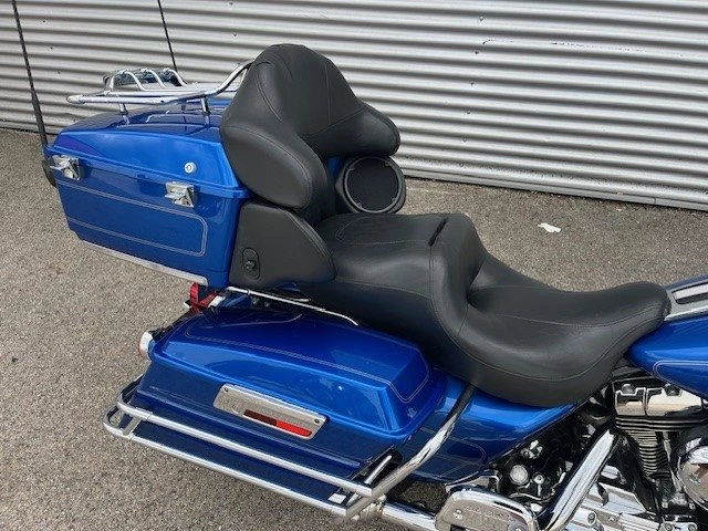 Harley-Davidson Electra Glide Ultra Classic FLHTCU (Pacific Blue Pearl) - Bild 7