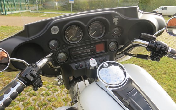 Gebrauchtmotorrad Harley-Davidson Electra Glide Classic FLHTC - Bild 10