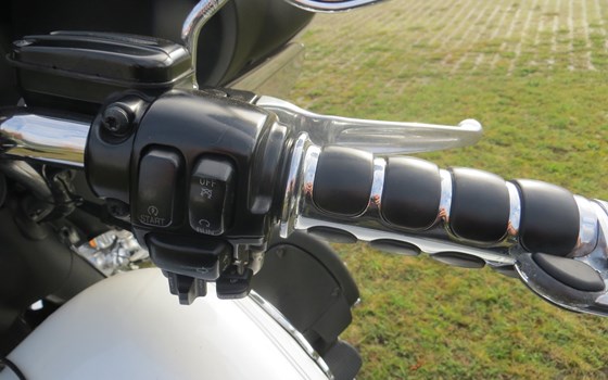 Gebrauchtmotorrad Harley-Davidson Electra Glide Classic FLHTC - Bild 12