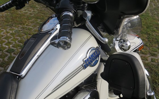 Gebrauchtmotorrad Harley-Davidson Electra Glide Classic FLHTC - Bild 5