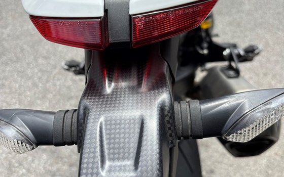 Gebrauchtmotorrad Ducati Hypermotard 939 SP - Bild 5 Gebrauchtmotorrad Ducati Hypermotard 939 SP - Bild 5
