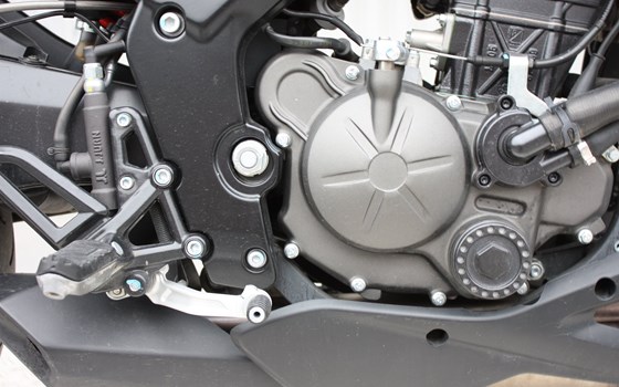 Gebrauchtmotorrad Aprilia Tuono 125 - Bild 9