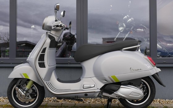 Gebrauchtmotorrad Vespa GTS 300 Super Tech - Bild 2