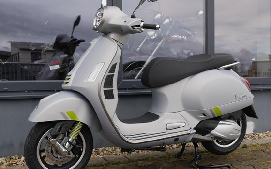 Gebrauchtmotorrad Vespa GTS 300 Super Tech - Bild 5