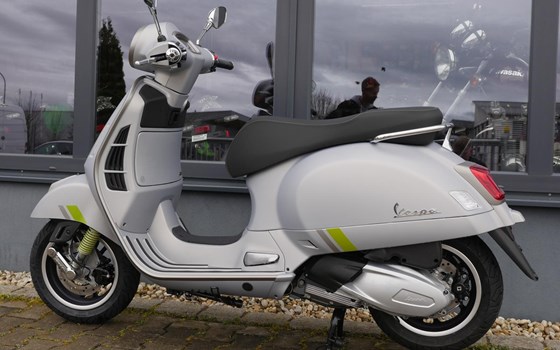 Gebrauchtmotorrad Vespa GTS 300 Super Tech - Bild 6