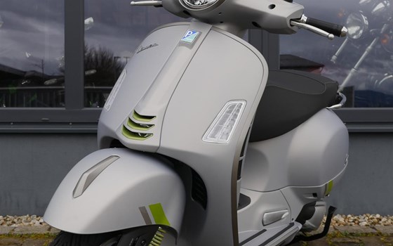 Gebrauchtmotorrad Vespa GTS 300 Super Tech - Bild 7