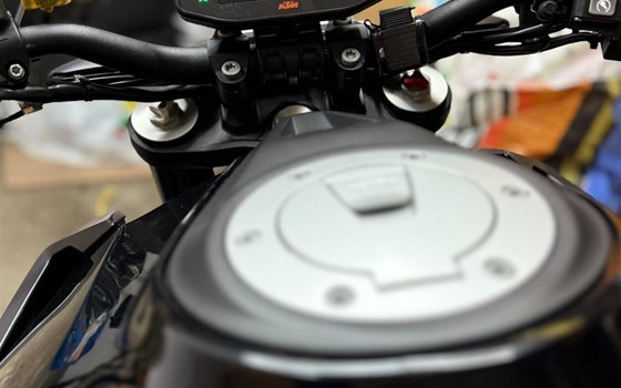 Motorrad Occasion KTM 1290 Super Duke R - Bild 4