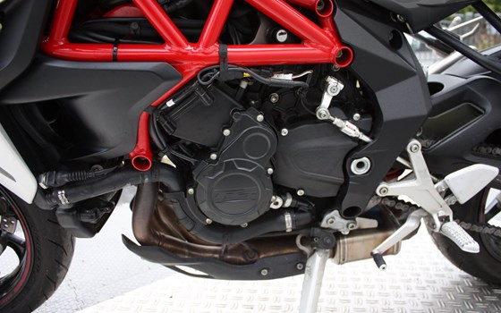 Gebrauchtmotorrad MV Agusta Brutale 800 RR - Bild 8