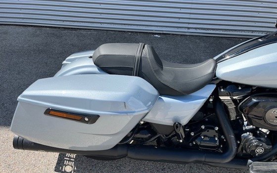Gebrauchtmotorrad Harley-Davidson Road Glide FLTRX - Bild 6 Gebrauchtmotorrad Harley-Davidson Road Glide FLTRX - Bild 6