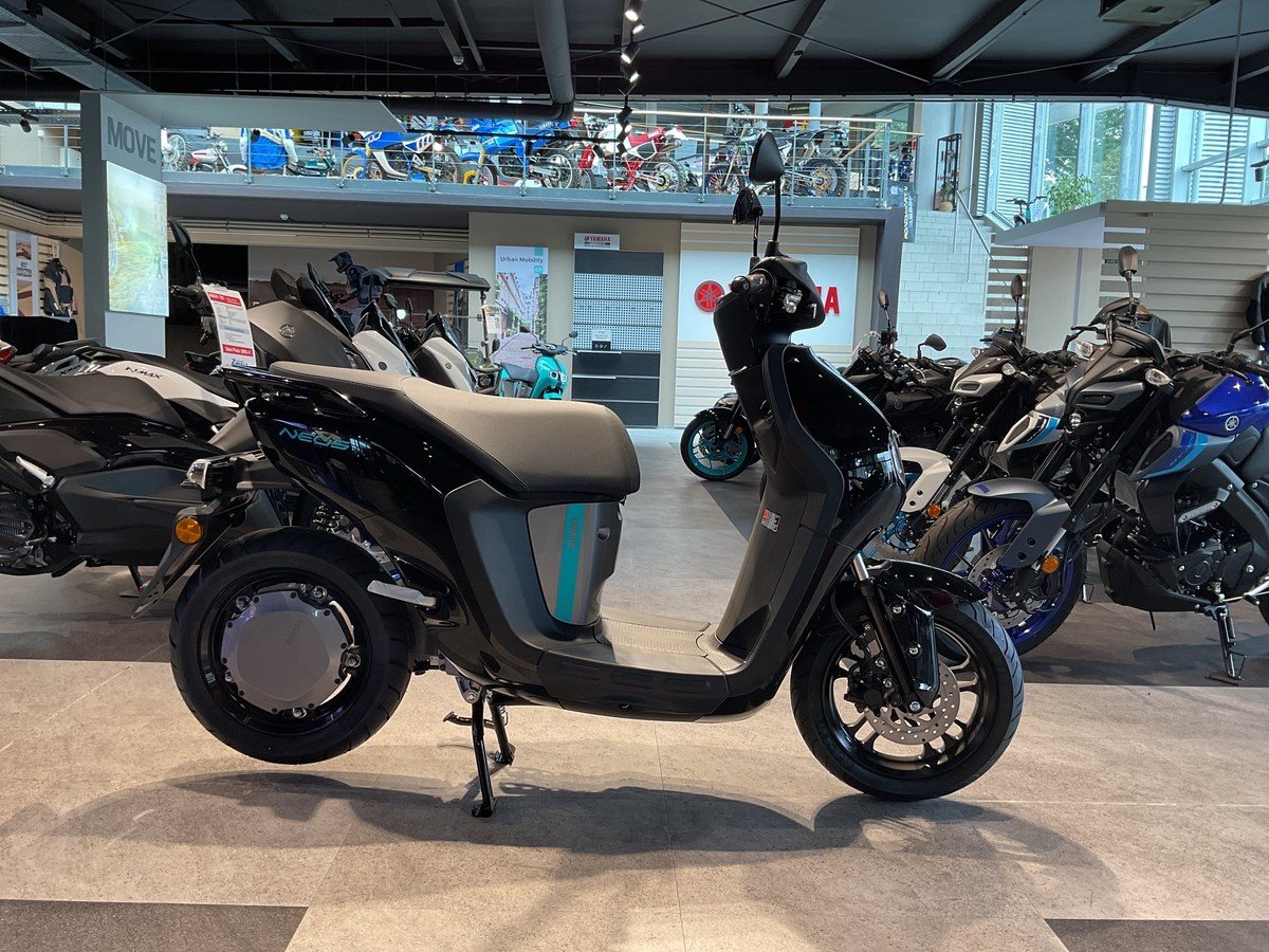 Yamaha NEO's Dual Battery 