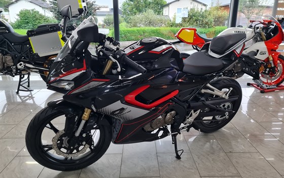 Gebrauchtmotorrad QJ Motor SRK 125 R - Bild 3 Gebrauchtmotorrad QJ Motor SRK 125 R - Bild 3