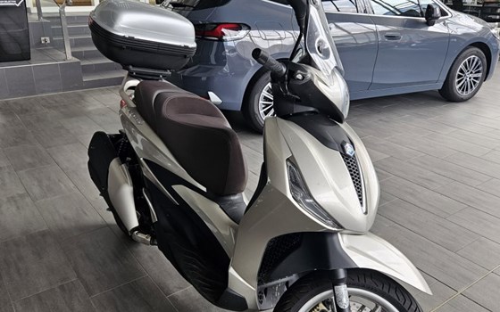 Gebrauchtmotorrad Piaggio Beverly 400 hpe - Bild 1 Gebrauchtmotorrad Piaggio Beverly 400 hpe - Bild 1
