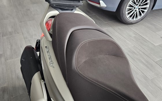 Gebrauchtmotorrad Piaggio Beverly 400 hpe - Bild 12 Gebrauchtmotorrad Piaggio Beverly 400 hpe - Bild 12