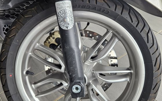 Gebrauchtmotorrad Piaggio Beverly 400 hpe - Bild 5 Gebrauchtmotorrad Piaggio Beverly 400 hpe - Bild 5