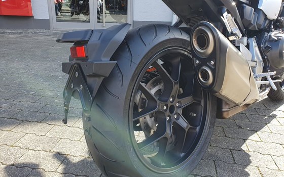 Gebrauchtmotorrad Honda CB1000R+ - Bild 9