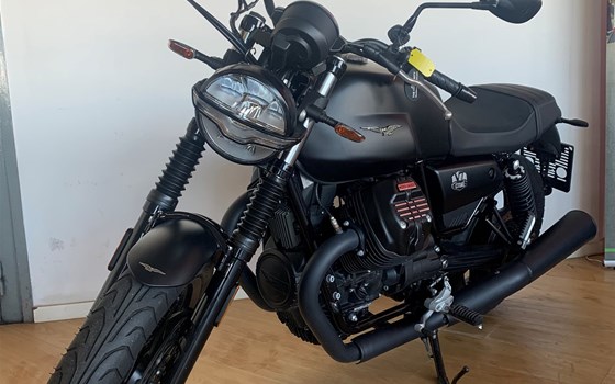Gebrauchtmotorrad Moto Guzzi V7 Stone - Bild 1 Gebrauchtmotorrad Moto Guzzi V7 Stone - Bild 1