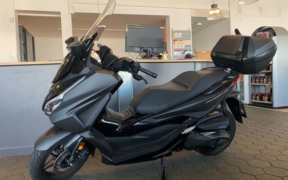 Gebrauchtmotorrad Honda Forza 350 - Bild 3 Gebrauchtmotorrad Honda Forza 350 - Bild 3