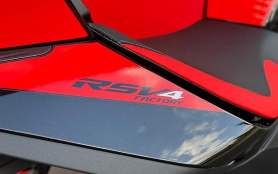 Neufahrzeug Aprilia RSV4 1100 Factory - Bild 11