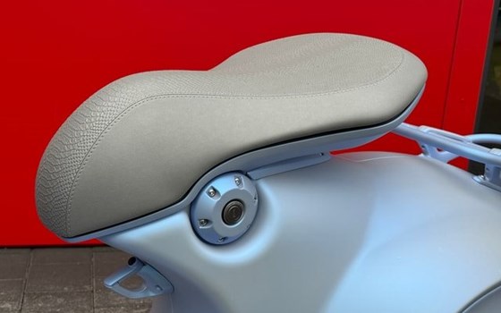 Neufahrzeug Vespa 946 Snake - Bild 9