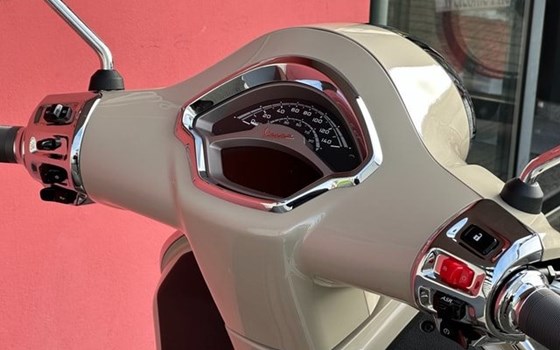 Neufahrzeug Vespa GTS 125 - Bild 8