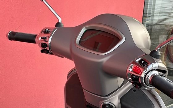 Neufahrzeug Vespa GTS 125 Super Tech - Bild 2