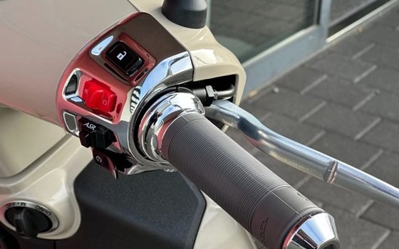 Neufahrzeug Vespa GTS 310 - Bild 12