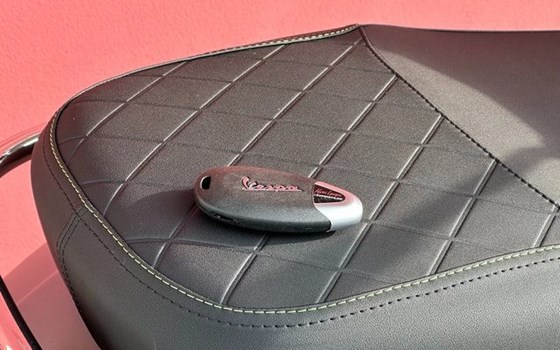 Neufahrzeug Vespa GTS 300 hpe Super Tech - Bild 3