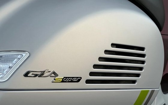 Neufahrzeug Vespa GTS 300 hpe Super Tech - Bild 10