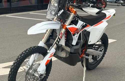 Neumotorrad KTM 450 Rally Replica
