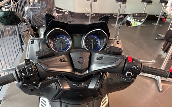 Gebrauchtmotorrad Yamaha TMAX 560 Tech Max - Bild 3