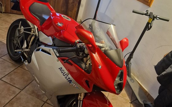 Gebrauchtmotorrad MV Agusta F4 750 S 1+1 - Bild 5 Gebrauchtmotorrad MV Agusta F4 750 S 1+1 - Bild 5