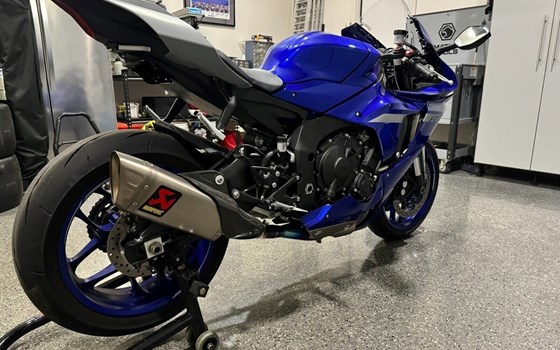 Gebrauchtmotorrad Yamaha YZF-R1SP - Bild 2 Gebrauchtmotorrad Yamaha YZF-R1SP - Bild 2
