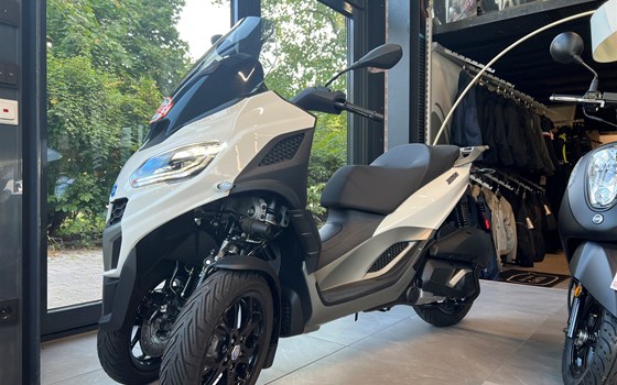 Gebrauchtmotorrad Piaggio MP3 310 - Bild 1 Gebrauchtmotorrad Piaggio MP3 310 - Bild 1