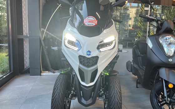 Gebrauchtmotorrad Piaggio MP3 310 - Bild 2 Gebrauchtmotorrad Piaggio MP3 310 - Bild 2