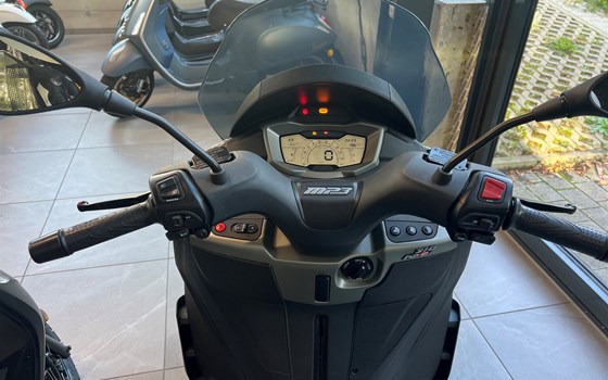 Gebrauchtmotorrad Piaggio MP3 310 - Bild 4 Gebrauchtmotorrad Piaggio MP3 310 - Bild 4