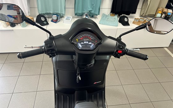Gebrauchtmotorrad Vespa GTS 310 SuperSport - Bild 5 Gebrauchtmotorrad Vespa GTS 310 SuperSport - Bild 5