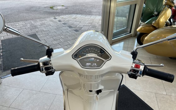 Gebrauchtmotorrad Vespa Primavera Elettrica 45 - Bild 3 Gebrauchtmotorrad Vespa Primavera Elettrica 45 - Bild 3