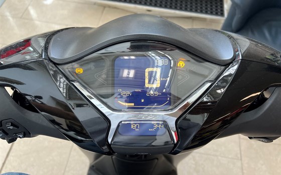 Gebrauchtmotorrad Honda SH125i - Bild 4 Gebrauchtmotorrad Honda SH125i - Bild 4