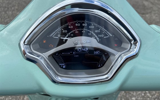 Gebrauchtmotorrad Vespa GTS 125 iGET - Bild 5 Gebrauchtmotorrad Vespa GTS 125 iGET - Bild 5