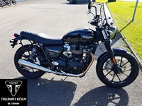 Gebrauchtmotorrad Triumph Street Twin 900 mit Zubehör, erst 210 Km
