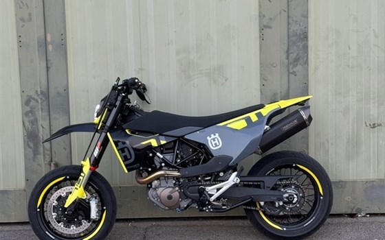 Gebrauchtmotorrad Husqvarna 701 Supermoto - Bild 3 Gebrauchtmotorrad Husqvarna 701 Supermoto - Bild 3
