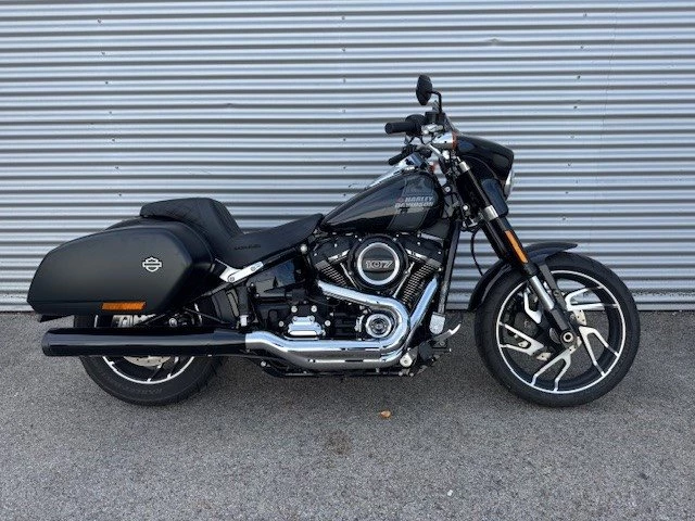 Harley-Davidson Softail Sport Glide FLSB (Vivid Black) - Bild 2